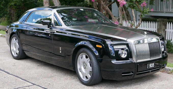 Phantom в 2003 году является первым Rolls-Royce построен полностью под BMW