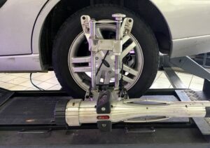 проверка и регулировка углов установки колес